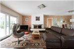 Lavish Lakeshore 6-Bed Villa with Premium Services