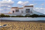 Superb beachfront villa with guest house 50m opposite