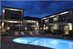 Theros Villas & Suites