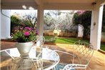 Glyfada spacious apartment/Garden