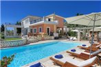 Lygia Villa Sleeps 8 Pool Air Con WiFi