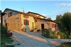 Country house in Marche with lush green garden