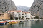 One-Bedroom Apartment Omis 07