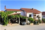 Apartments with a parking space Okrug Gornji