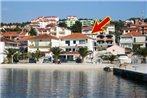 Apartments by the sea Okrug Gornji