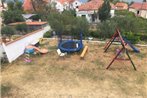 Family friendly seaside apartments Slatine