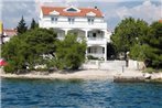 Apartments by the sea Brodarica