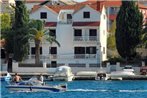 Apartments and rooms by the sea Seget Vranjica
