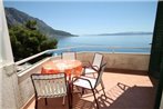 Apartments by the sea Podgora