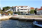 Apartments by the sea Brodarica