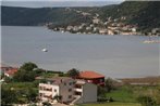 Apartments with a parking space Supetarska Draga - Donja