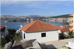 Apartments by the sea Okrug Gornji