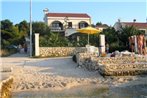 Apartments by the sea Okrug Gornji