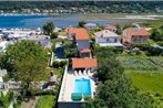 Family friendly apartments with a swimming pool Supetarska Draga - Donja
