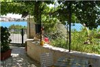 Apartments by the sea Seget Vranjica