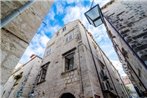 Inside Ancient City Walls Apartment