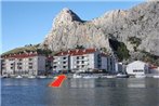 Apartments with WiFi Omis - 3253