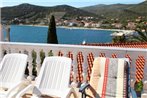 Apartments by the sea Seget Vranjica