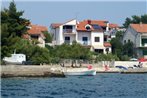 Apartments by the sea Brodarica