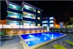 Apartments with a swimming pool Okrug Gornji