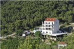 Holiday house with a swimming pool Stomorska