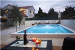 Holiday house with a swimming pool Razanj