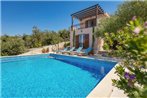 Milna Villa Sleeps 6 Pool Air Con WiFi