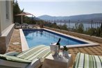 Holiday home in Mastrinka 30358