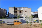 Apartments with a parking space Podstrana