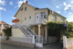 Apartments with a parking space Rastici