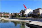 Apartments by the sea Okrug Gornji