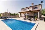 Nice home in Vodnjan w/ Outdoor swimming pool