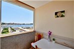 Lovely SEA VIEW apartment near the harbour