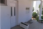 Comforting Holiday Home in Okrug Gornji near Seabeach