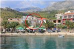 Apartments by the sea Podgora