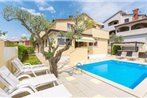Lovely 1 1-Bed Apartment in Porec