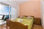 A2 - apt w balcony & garden 50m from the beach