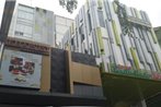 MaxoneHotels.com at Kramat