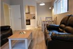 2 Bed Apartment Near the 3 arena sleeps 4