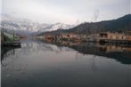 SnowGoose Group of Houseboats