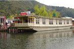 Shiraz Deluxe Houseboat