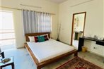 Rustic bedroom w/ kitchenette in prime location