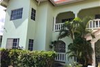 Beautiful 2-Bed Apartment in sunny Jamaica