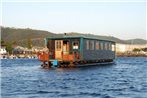 Knysna Houseboat Myrtle