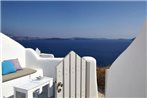 Liakada Oia Suites