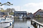 Splendid Waterfront Holiday Home in Uitwellingerga