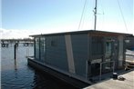 Beautiful Houseboat in the harbour of Volendam near Centre