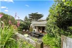 The Beach Bach - Waikanae Beach Holiday Home