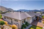 Lakeside Luxury - Wanaka Holiday Home