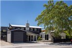 Renovated Wanaka Classic with Lake Views